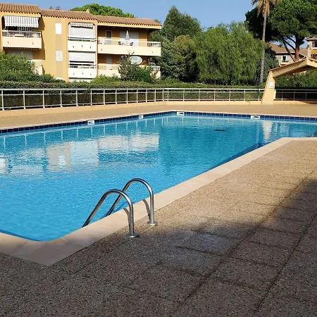 Climatise Avec Terrasse Et Piscine Au Lavandou - Fr-1-308-168 * Le Lavandou