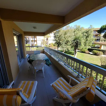 Climatise Avec Terrasse Et Piscine Au Lavandou - Fr-1-308-168 * Le Lavandou
