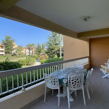 Climatise Avec Terrasse Et Piscine Au Lavandou - Fr-1-308-168 Le Lavandou